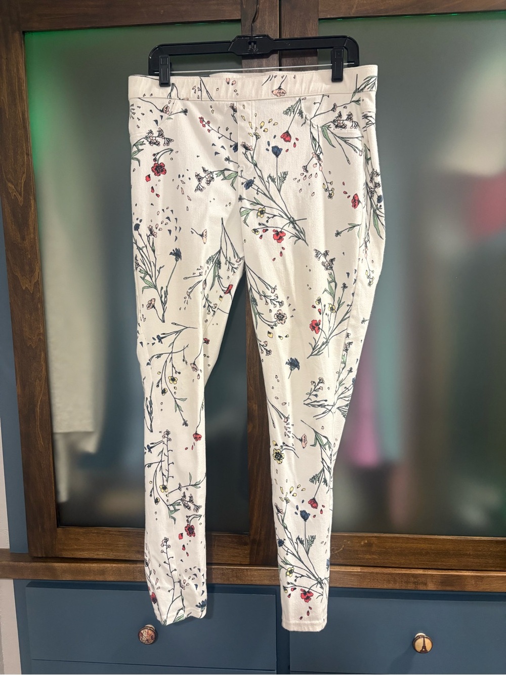 HUE White Floral Skinny Ponte Pants